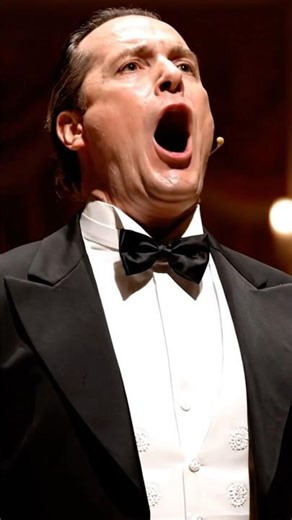 Tenor Faints While Singing Opera 😮🎤 #shorts #opera #singing