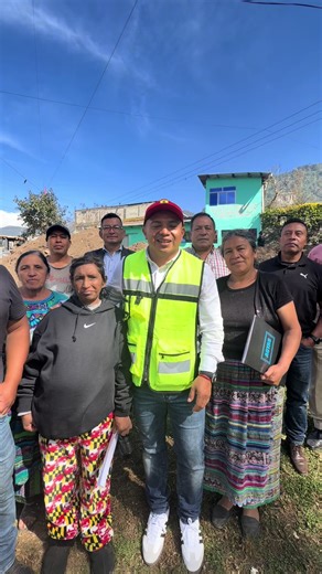Junto a los vecinos del paraje Cholojché, damos fe y corroboramos los avances en la construcción de este tramo, una obra que representa esperanza, progreso y dignidad para nuestra comunidad. Con la guía de Dios y el esfuerzo conjunto del pueblo y sus autoridades, seguimos trabajando para abrir caminos que unen, fortalecen la fe y construyen un mejor futuro para nuestras familias. Que el Señor bendiga cada paso de esta obra y a quienes hacen posible este sueño compartido.