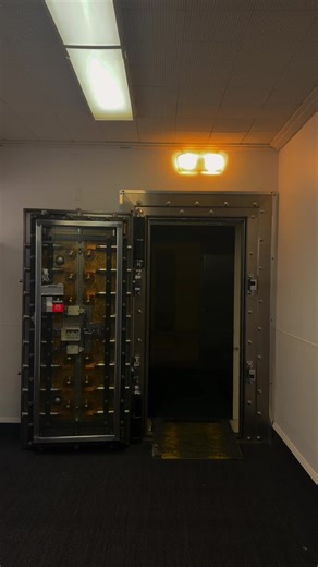 Exploring an Abandoned Bank in the Bay Area