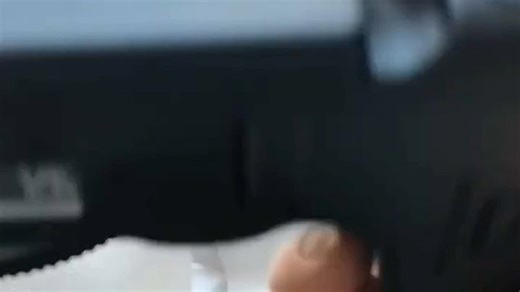 佳能R10开箱评测！轻巧机身搭配高性能表现，APS-C画幅传感器带来出色画质，适合Vlog拍摄与日常记录，快速对焦 稳定防抖，轻松应对多场景创作需求。