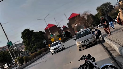 Explorando el Autobús W8 y la Honda 125