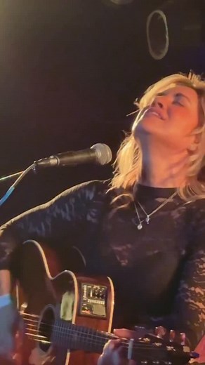 This is my response to this insane AI generated artist and song topping the charts in the US this week… at the end of the day AI can never replace this… | Morgan Myles