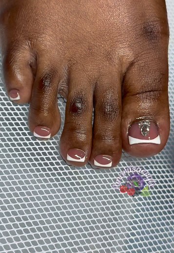 Classic French Acrylic Toes: A Creative Nail Art Guide