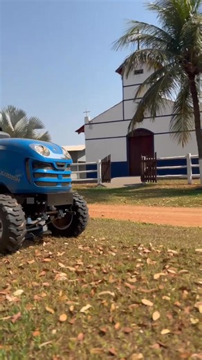 68 reactions · 3 comments |  Olha só o J25H com roçadeira central deixando a grama da Fazenda Talismã ainda mais bonita! ✨ Esse pequeno e versátil trator agora faz parte da frota do cantor Leonardo, que não para de crescer. O J25H vai ajudar nas manutenções e no paisagismo da fazenda, mostrando toda sua força e praticidade! 朗 #LSTractor #J25H #tecnologiasulcoreana #Leonardo #FazendaTalismã | LS Tractor | Facebook