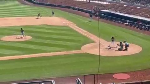 In his first game back from the WBC, Munetaka Murakami hits his first White Sox home run in spring training. Oppo power from Mune.