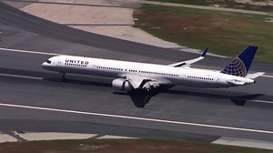 2 planes abort landings at SFO when a Southwest jet taxied across their runways