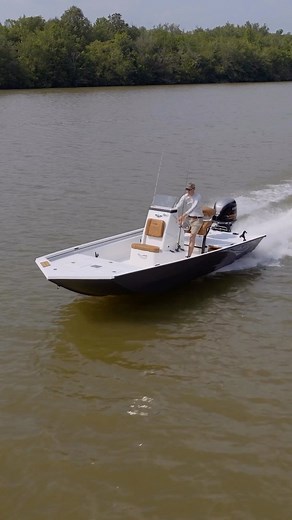 Exciting. Efficient. Economical. These are just a few words to describe the 20 Rogue. Check out the 20 Rogue and our other models by clicking the link in our bio. 🔗 | Avid Boats