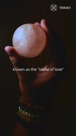 Rose Quartz: The Crystal of Love and Healing 💗Discover its meaning and benefits for the heart chakra