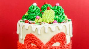 Holly Jolly Cake! | Neurotic Mom