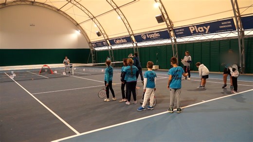 Dal digitale al campo da tennis: venti ragazzi con disturbi del neurosviluppo scoprono lo sport