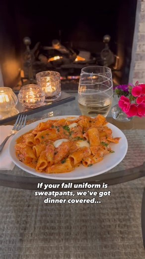 FoodHaul on Instagram: "It’s the season to cozy up… Not spend hours in the kitchen wrestling with casseroles. #firstdayoffall This season, dig into Wagyu Meatloaf and Lasagna crafted by James Beard Award winner Rick Tramonto, Handmade Gnocchi and Nonna’s Meatballs by celebrity Italian chef Fabio Viviani, fall-off-the-bone Short Rib from viral social media star Cooking with Darryl, and Braised Lamb from Jean Banchet Award winner Jason Paskewitz. No subscriptions. No cleanup. Just chef-made comfor