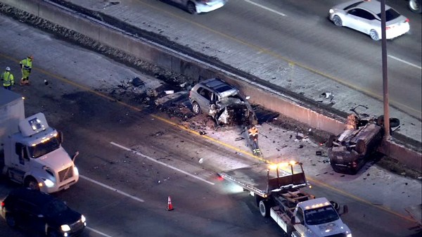 2 drivers seriously injured in wrong-way car crash on I-294 in South Holland, Illinois State Police say