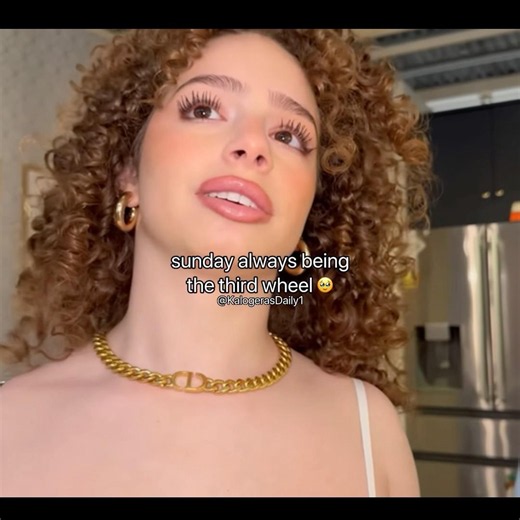She’s SO Funny 🤭🤍 #foryou #boost #curlyhair #explorepage #funny #kalogerasisters #explorefeed #fyp