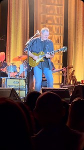 It just doesn’t get any better than this! Vince Gill is the man!!! @vincegillofficial | The Les Paul Forum