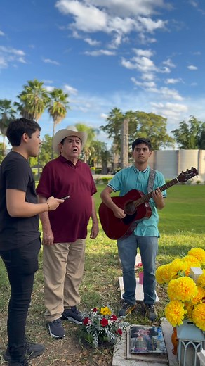 Visitando al vato hoy en el Día del Músico!! Muchas Felicidades a todos los colegas que se dedican a esta linda profesión. De parte de su amigo David Higuera | David Higuera