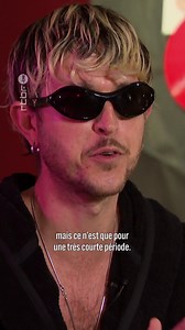 Max Colombie, mieux connu sous son nom d'artiste Oscar and The Wolf, a pendant plusieurs années été accro aux drogues et à l’alcool. Aujourd’hui abstinent, il veut se servir de son expérience pour sensibiliser aux abus de substances dangereuses. Il vient de sortir un 4e album, dans lequel notamment il décrit ses addictions passées. | RTBF Info