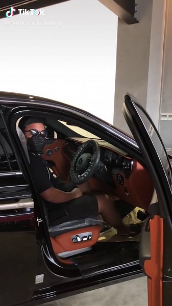 Luxury Car Showcase: Rolls Royce and More