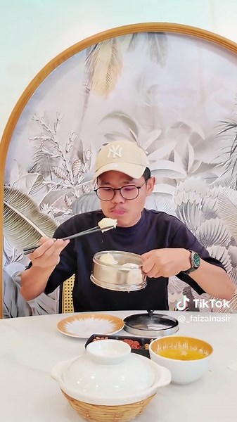 DSL Kitchen!!! Port Dimsum Versi Chinese Muslim yang terbaru di Bandar Seri Alam, Masai. Memang syokk melayan menu banyak pilihan & sangat2 premium tempatnya. @DSL Kitchen Masai Seri Alam 📍DSL KITCHEN 28-01, Jalan Suria 7, Bandar Baru Seri Alam, 81750 Masai, Johor. ⏰ 7.30 Pagi - 4.00 Petang (Rabu Tutup) #hanyadijohor #faizalnasir #johordarultakzim🔴🔵 #johorbahru #bandarserialammasai #dslkitchen #dimsum