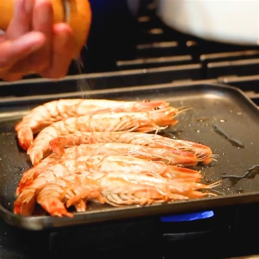Préparation de belles crevettes à la plancha avec le Chef Michel ! Partie 7 #cuisine #recettefacile #chef #recette | Chef Michel Dumas