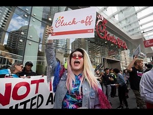 Cake Boss vending machine pops up in Eaton Centre