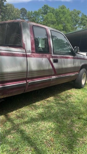 LS Swapped 89 c1500. 6.0 ly6 RHP low buck truck, long tube, 3in to x pipe with Flowmaster 40s