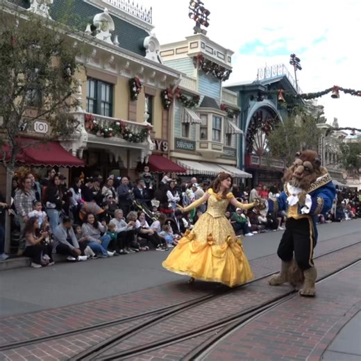 Belle and Beast are among the royal couples in A Christmas Fantasy Parade at Disneyland. 👸 #belleandbeast #beautyandthebeast #achristmasfantasy #achristmasfantasyparade #beautyandbeast #disneycharacters #disneyland #disneylandresort #dlr #disneychristmas #disneylandchristmas #disneylandresortcalifornia #disneylandholidays #holidaysatdisneyland #disneyholidays | Mousesteps