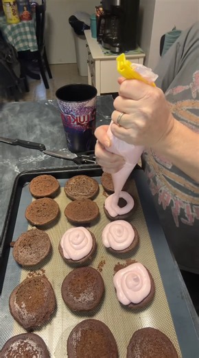 How to make soft homemade whoopie pies
