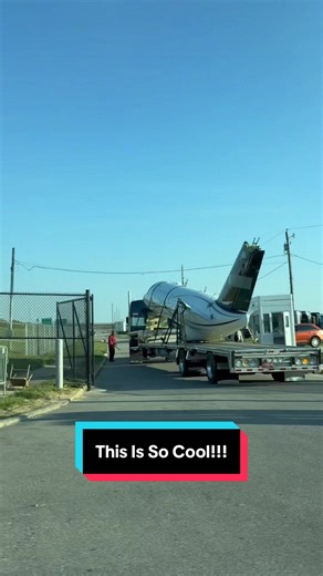 What’s the best way to strap a plane down⁉️ ##trucks##trucker##peterbilt##trending##viralvideo