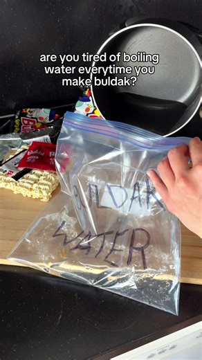 Save this pro tip for later 🤓☝🏻#buldak #buldakramen #ramen #cooking #spicy