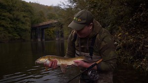 Former Drennan Cup winner, Jamie Cartwright visits the River Wye to target chub and barbel using the NEW Specialist 11/12ft 1.5 Twin Tip Duo rods. | Drennan International