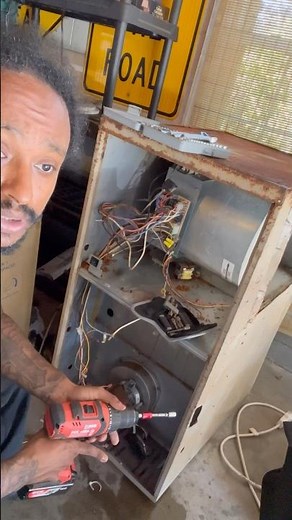 🛠️ HVAC TIPS: 🎛️How to Remove a Furnace Pressure Switch Assembly (Step by Step)