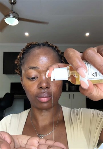 Finally tried this viral essence and i must say i understand the hype…currently my favorite essence from @Mixsoon US Official #mixsoon #koreanskincare #glassskin #skintok #kbeautytok #mixsoonbeanessence #veganmucin #snailmucin #kbeautyaddict #lynnekikie