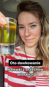 Hej, hej! ♥️ Prosiliście tak często i dawkowanie, więc jestem i wrzucam ale… Pamiętaj! Dawkowanie zawsze ustalam indywidualnie dla danej osoby. Więc jeśli chcesz rozpocząć kurację na pasożyty to koniecznie skonsultuj się z naturopatą bądź zielarzem. Jednak jeśli miałabym podać takie ogólne dawki to są one następujące. Dorośli * Standardowa dawka: 1 łyżeczka (5 ml) dwa razy dziennie. * Sposób podania: Nalewkę można przyjmować przed posiłkiem. Przygotuj sobie kieliszek, wlej do niego odmierzoną na