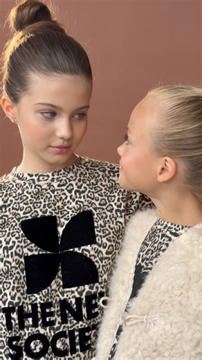 ANGELINA KRETOVA RUSSIAN MODEL on Instagram: "BFF ❤️"