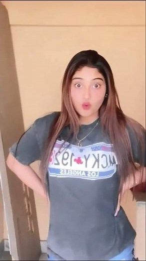 Girl remove clothes 🥵