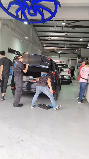 🚗🚗 Daily Installation Our Flagship🚗🚗 Immersed into the workmanship 😘😘 Terima kasih kepada pelanggan kerana menggunakan produk #soundstream Selama ini..Thank you for your support... Jangan lupa datang ke Flagship store kami❗️❗️ Elevate your in-car entertainment like never before. Experience our soundstream new speakers which sound quality definitely will up to the next level. Grateful of the trust and confidence from our customer to our technical team. #soundstream always your ultimate of c