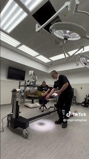 CKFD1792 YOu only need 2 poeple to operate Jackson table in spine surgery