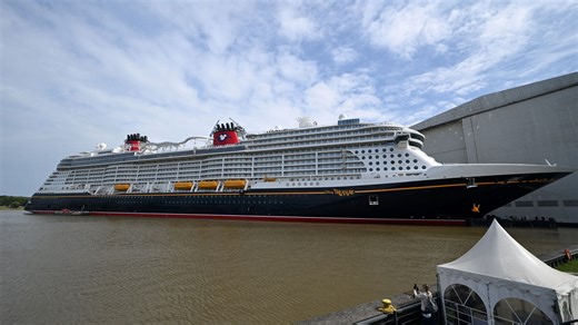 Moment Disney cruise ship rescues 4 from sinking catamaran in Bermuda Triangle