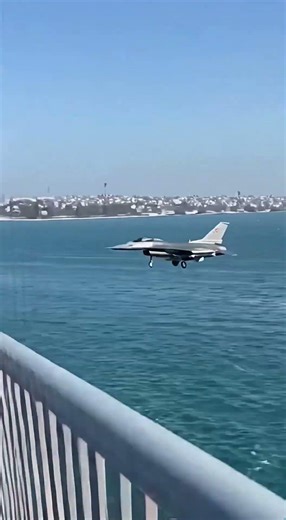 Turkish F-16 Fighter Jet Blasts Under Istanbul Bridge At Low Altitude