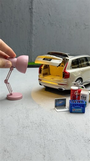 Volvo XC90 Diecast Model Car Material Loading #car #diecastcars #volvo
