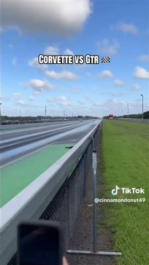 C8 VS GTR🏁