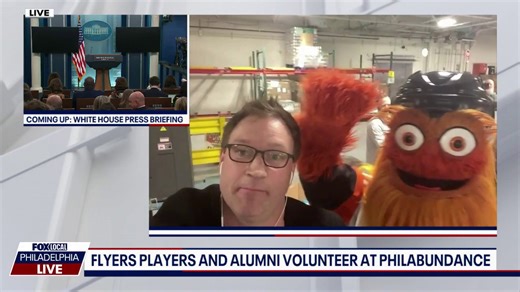 Flyers players and alumni volunteer at Philabundance