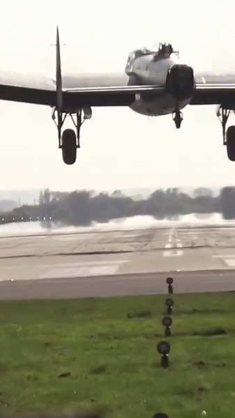 Lancaster’s Sweet Sounding RR Merlin Engines