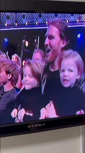 Robert Irwin Scores a Perfect 10 in “Freestyle” on the “Dancing with the Stars” Finale +2