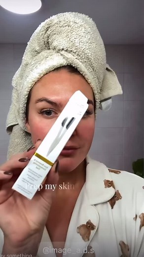 Another great tutorial showing how to include brow shaping with the shape&shave as part of a home dermaplaning facial. We love how @jessicascandrett cleaned up her brows in this video & look at the glow on her skin after using our dermaplaning oil to shave with - this is before any other products are applied following the treatment 👌😍 #shapeandshave #dermaplaning #skincare #glassskin #dermaplaningathome | Image A.D.S