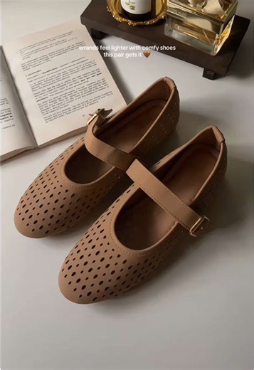 been into comfy flats lately and this one checks all the boxes. breathable, lightweight, and easy to style for errands or casual days out. if you’re looking for mary jane flats that don’t hurt your feet, this is a good find. #flatshoes #shoesforwomen #fashionshoes #maryjaneshoes #dollshoes