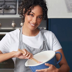 Keen on baking up a storm? PEP Home’s super low prices make it easy to whip up something delicious. 🧁 What’s your favourite thing to bake? *DKI02 | Silicone loaf trays 69.99 *DKI03 | Silicone square trays 89.99 *DKI10 | 12-piece silicone cupcake holders 49.99 per set *DKH94 | Silicon muffin trays 89.99 *DRU10 | 3-piece metal cake sets 99.99 *DIX90 | Rolling pins 49.99 View more: https://bit.ly/3dYtwGd | PEP Home