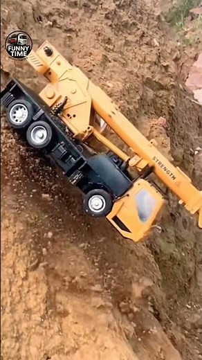 RC Mobile Crane Big Truck Creep From Mountain Range.#youtubeshorts#shorts