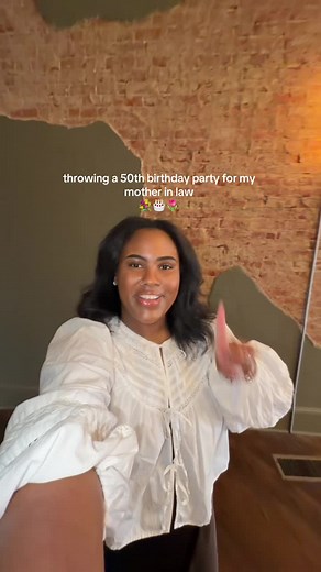 Throwing a Memorable 50th Birthday Party for Mom