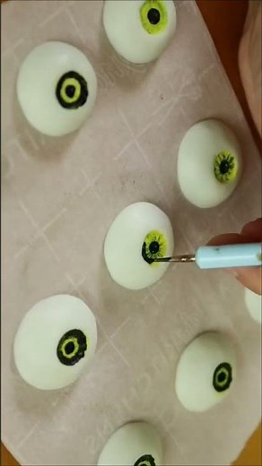 Try this unique DIY weirdcore home decor #upcycling